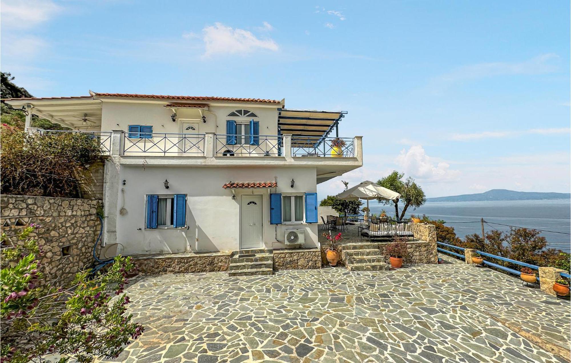 2 Bedroom Lovely Home In Kalamata Exterior foto