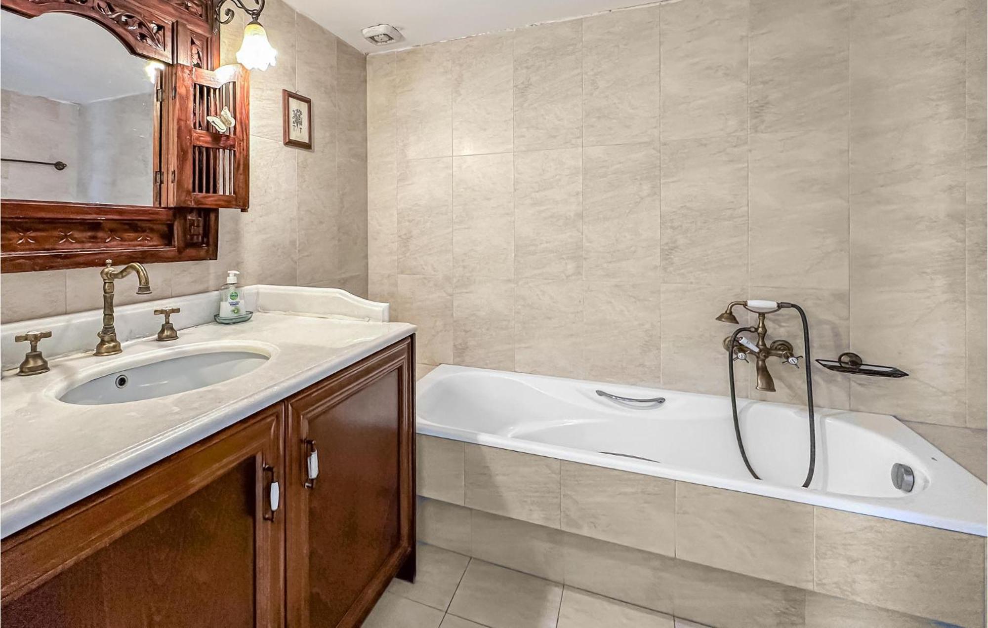 2 Bedroom Lovely Home In Kalamata Exterior foto