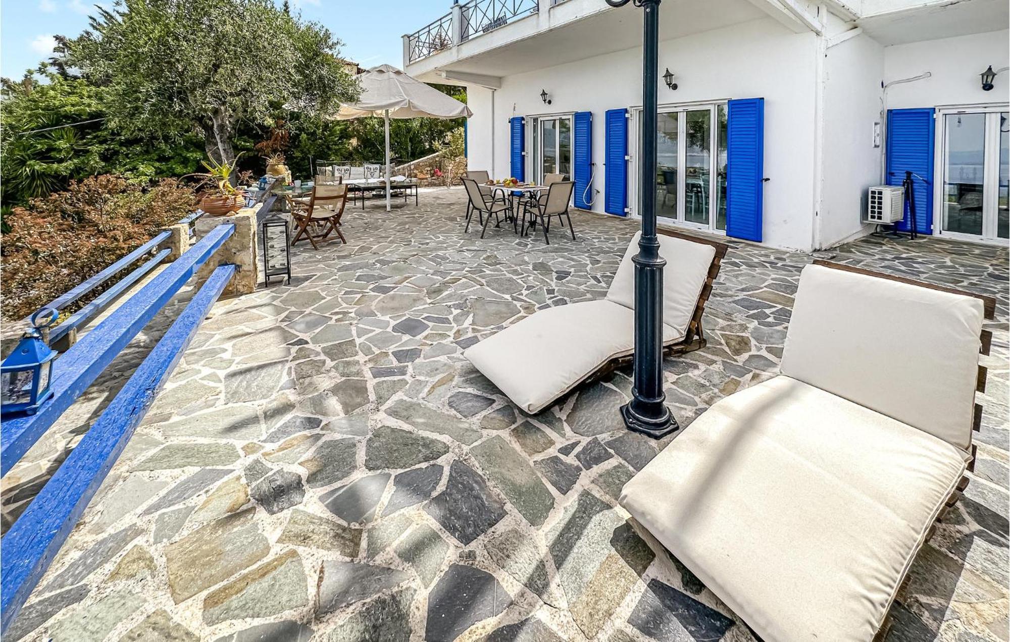 2 Bedroom Lovely Home In Kalamata Exterior foto
